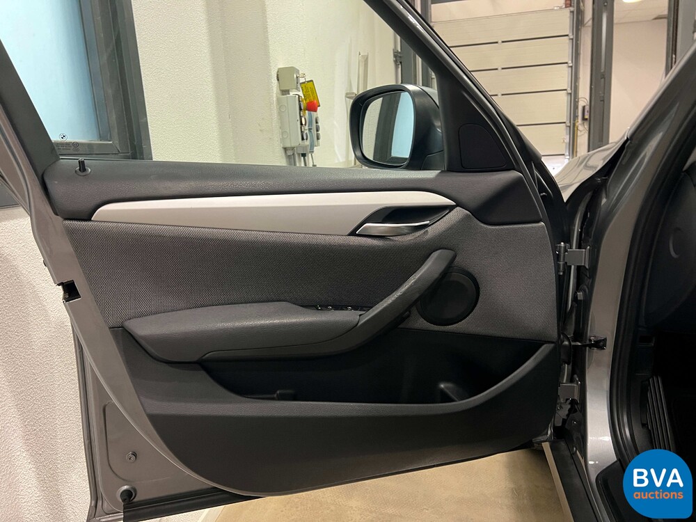 BMW X1 18i sDrive Executive 150pk 2010, GP-214-R