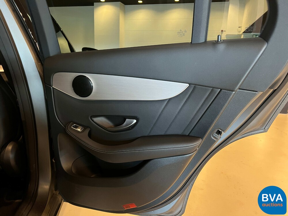 Mercedes-Benz GLC300e AMG 4Matic Business Solution 320pk 2020 -Org. NL-, J-376-ZZ