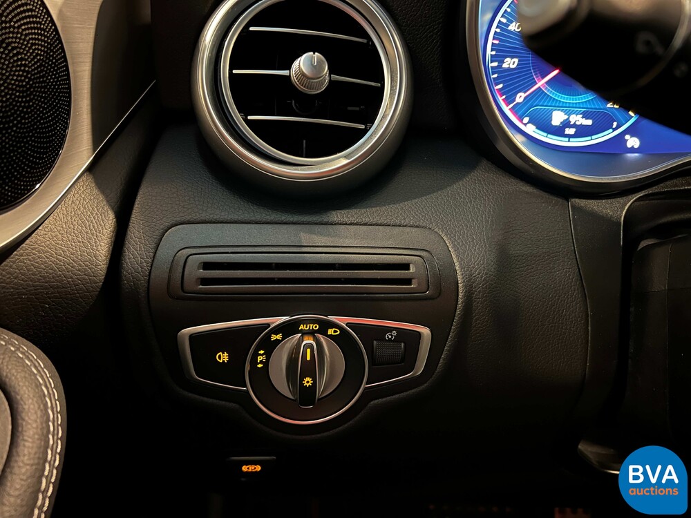 Mercedes-Benz GLC300e AMG 4Matic Business Solution 320pk 2020 -Org. NL-, J-376-ZZ