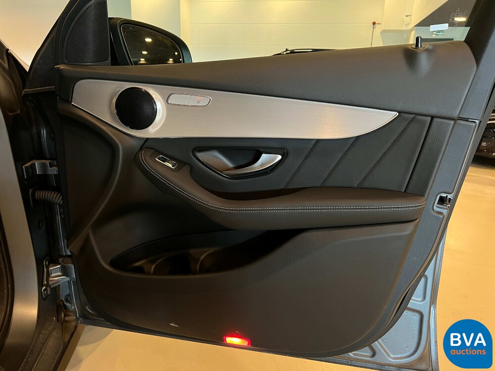 Mercedes-Benz GLC300e AMG 4Matic Business Solution 320pk 2020 -Org. NL-, J-376-ZZ