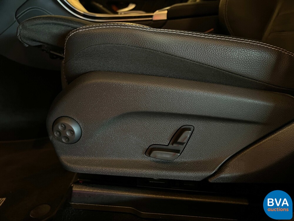 Mercedes-Benz GLC300e AMG 4Matic Business Solution 320pk 2020 -Org. NL-, J-376-ZZ