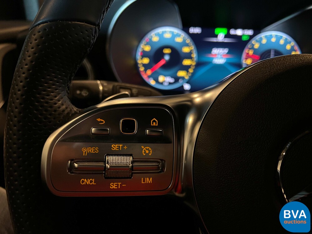 Mercedes-Benz GLC300e AMG 4Matic Business Solution 320pk 2020 -Org. NL-, J-376-ZZ