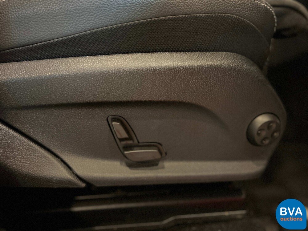 Mercedes-Benz GLC300e AMG 4Matic Business Solution 320pk 2020 -Org. NL-, J-376-ZZ