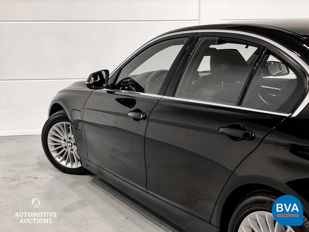 BMW 330e 2.0 Luxury eDrive 252pk -Org. NL- 3-serie, HT-095-J