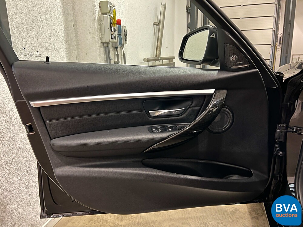 BMW 330e 2.0 Luxury eDrive 252pk -Org. NL- 3-serie, HT-095-J