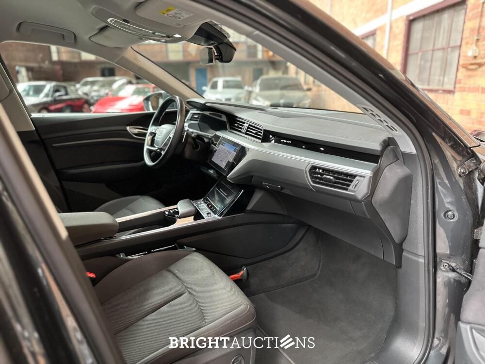Audi E-tron 50 quattro Business edition 71 kWh 313pk 2020 (Origineel-NL+ 1e eigenaar), J-695-PX