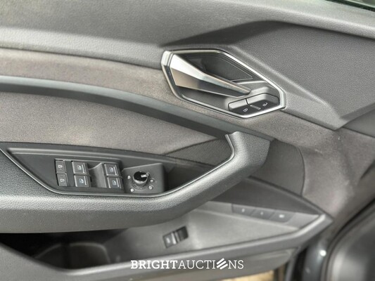 Audi E-tron 50 quattro Business edition 71 kWh 313pk 2020 (Origineel-NL+ 1e eigenaar), J-695-PX