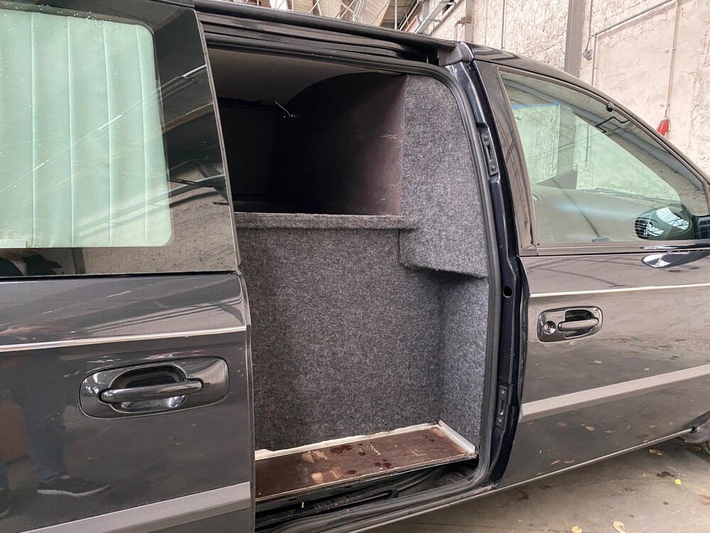 Chrysler Grand Voyager Funeral Car Transfer Car 2.5 2002 Orig.NL, 29-PDR-6.