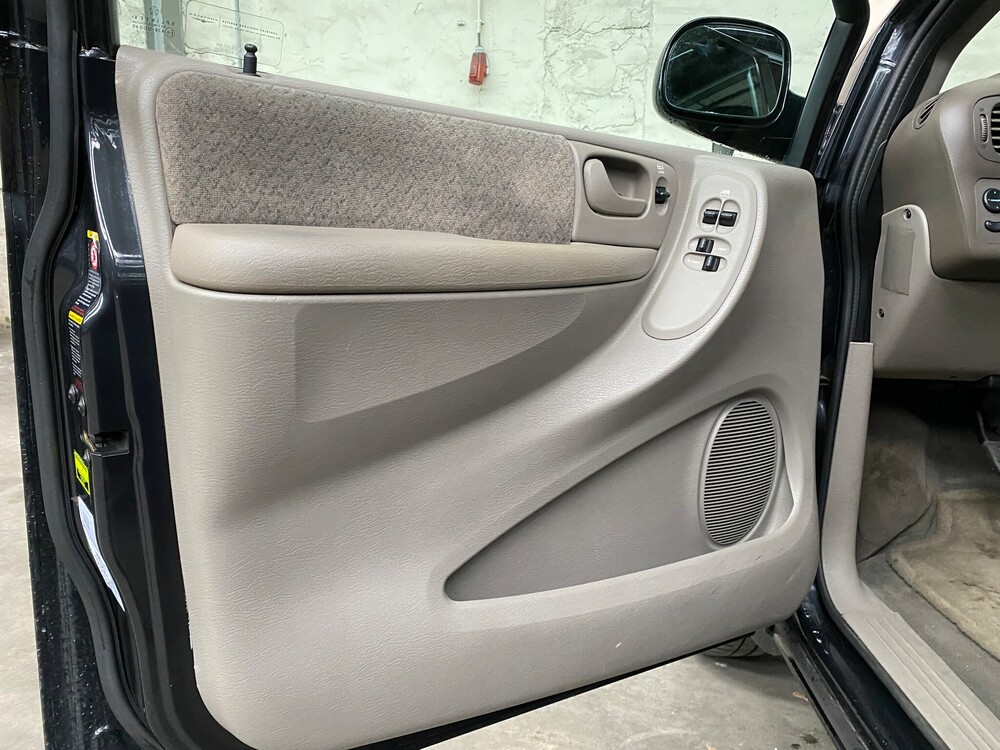 Chrysler Grand Voyager Funeral Car Transfer Car 2.5 2002 Orig.NL, 29-PDR-6.