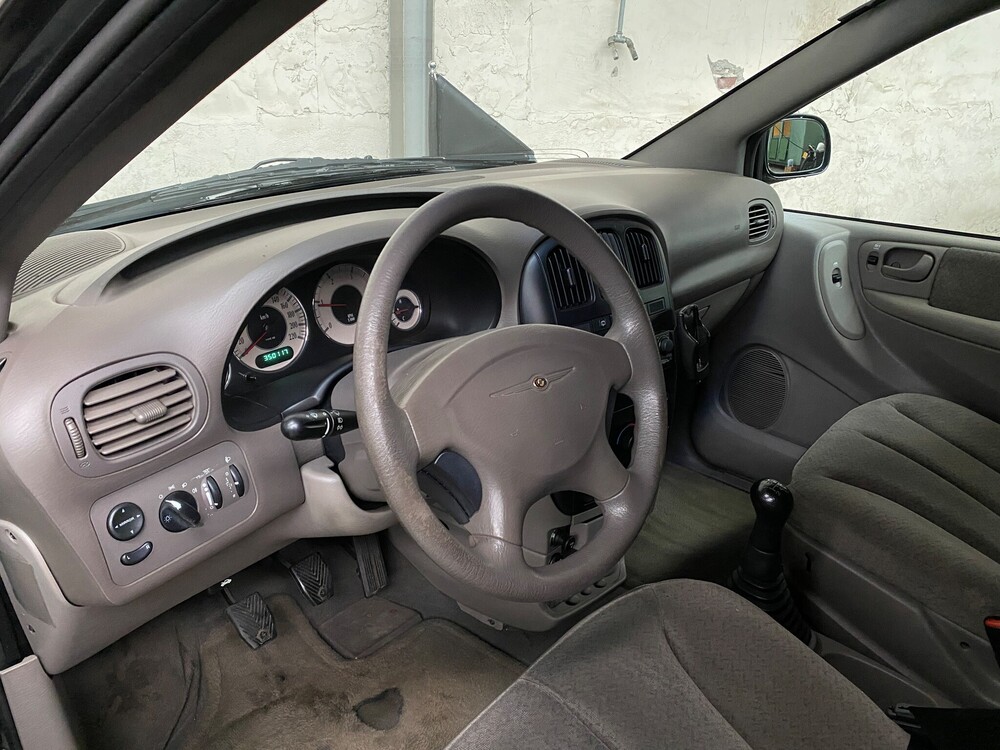 Chrysler Grand Voyager Funeral Car Transfer Car 2.5 2002 Orig.NL, 29-PDR-6.