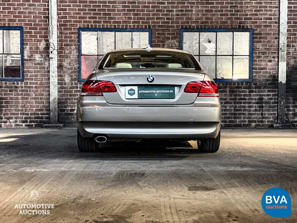 BMW 320i Coupé 163PS 3er 2007.