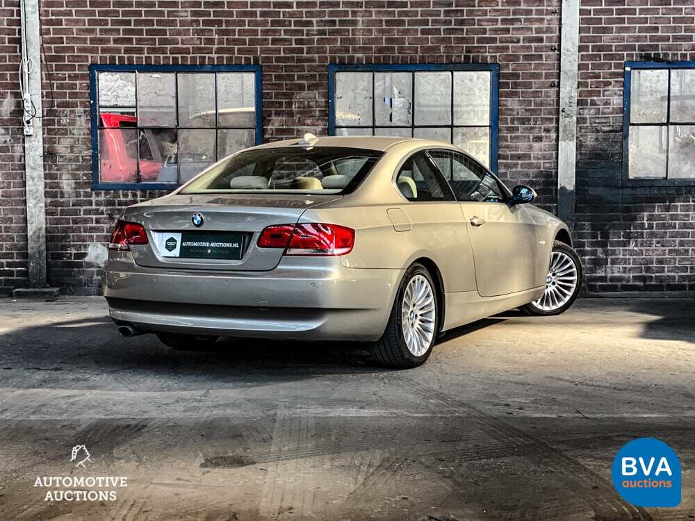BMW 320i Coupé 163PS 3er 2007.