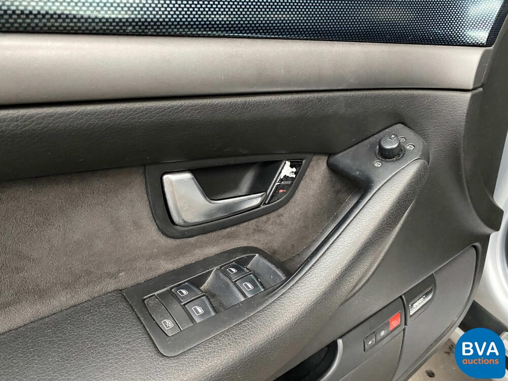 Audi A8 4.2 V8 QUATTRO Pro Line 334hp 2003 -Org. NL-, 69-NF-PK.