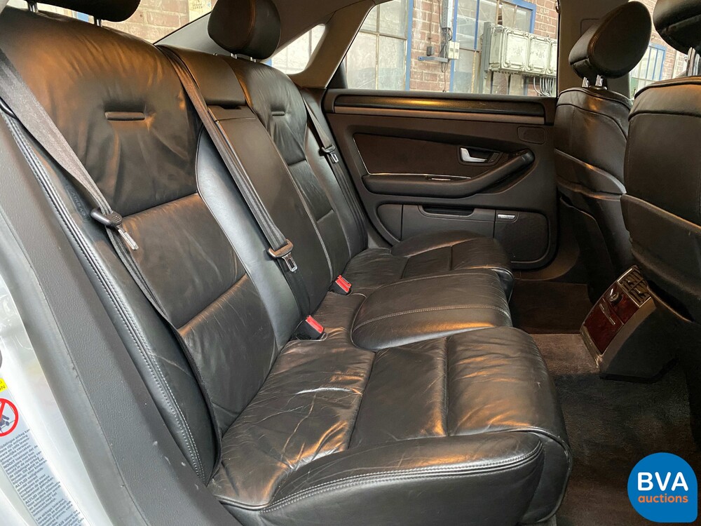 Audi A8 4.2 V8 QUATTRO Pro Line 334hp 2003 -Org. NL-, 69-NF-PK.