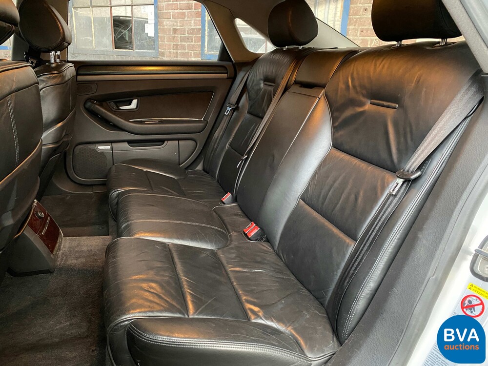 Audi A8 4.2 V8 QUATTRO Pro Line 334hp 2003 -Org. NL-, 69-NF-PK.
