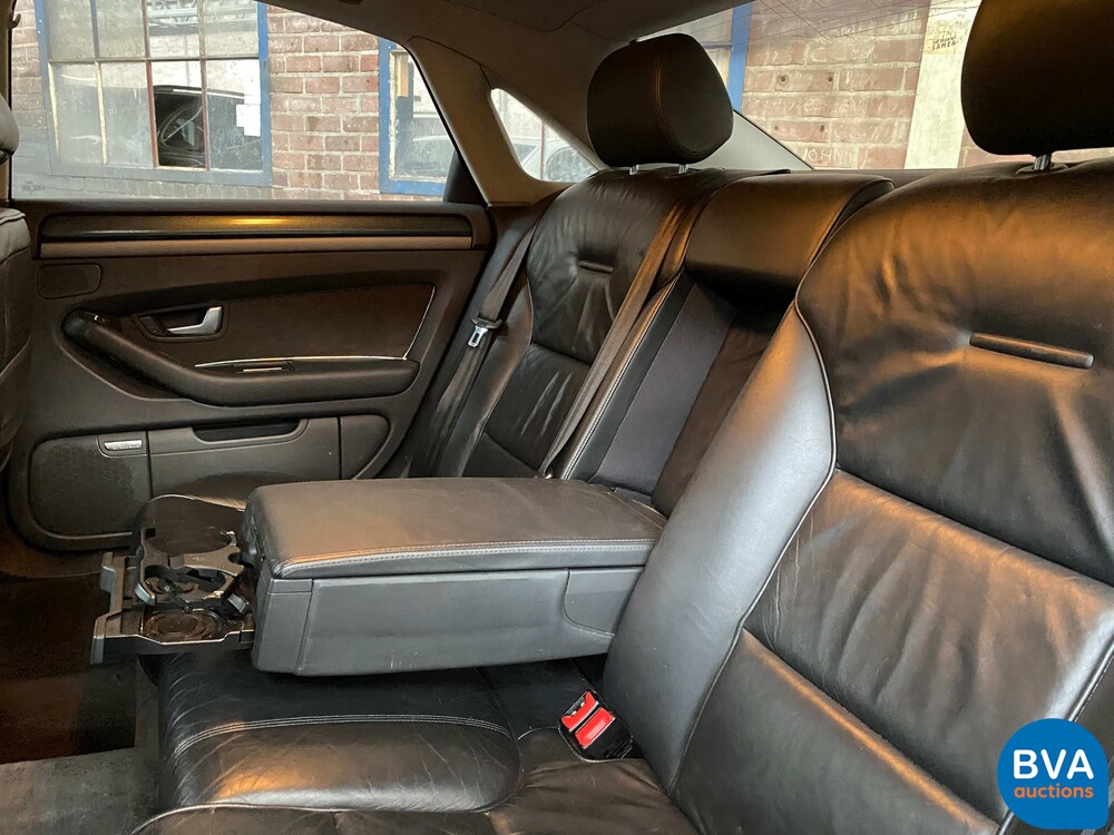 Audi A8 4.2 V8 QUATTRO Pro Line 334hp 2003 -Org. NL-, 69-NF-PK.