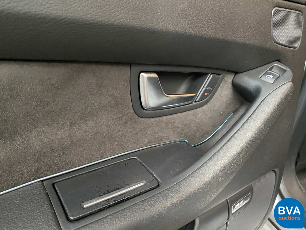 Audi A8 4.2 V8 QUATTRO Pro Line 334hp 2003 -Org. NL-, 69-NF-PK.