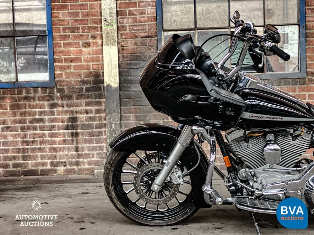 2004 Harley Davidson FLTRI Road Glide.