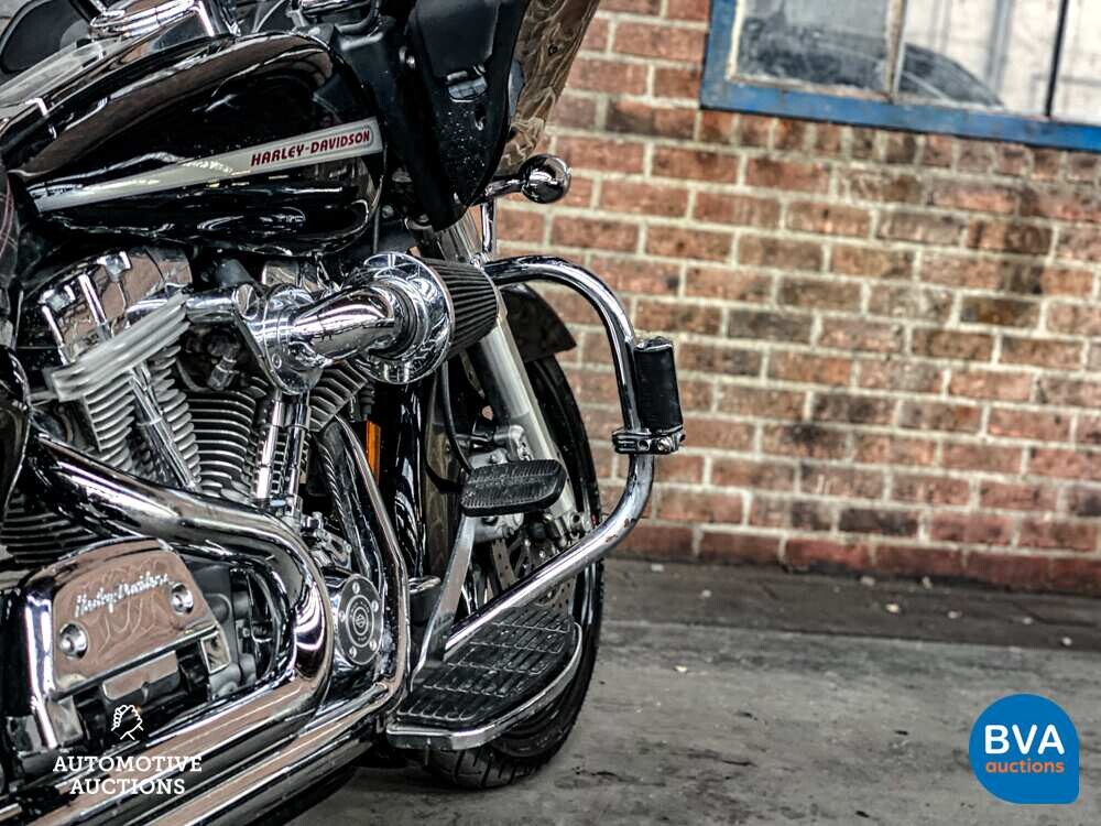 2004 Harley Davidson FLTRI Road Glide.