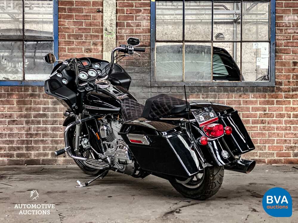 2004 Harley Davidson FLTRI Road Glide.