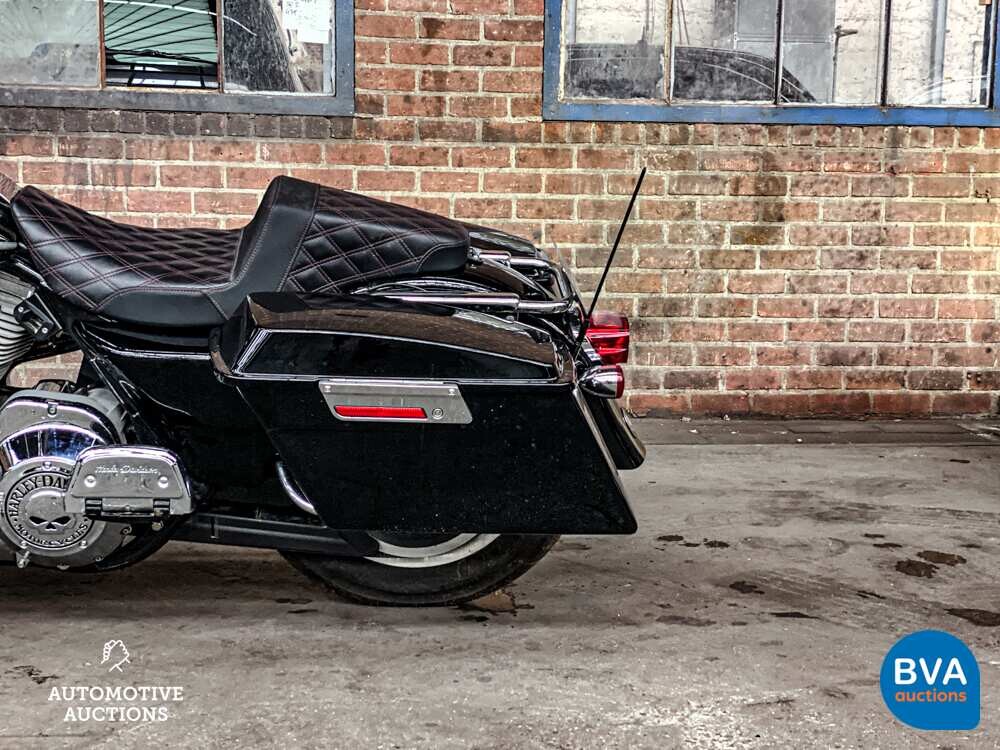 2004 Harley Davidson FLTRI Road Glide.