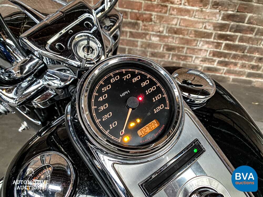 2014 Harley Davidson Road King FLHR Cruiser.