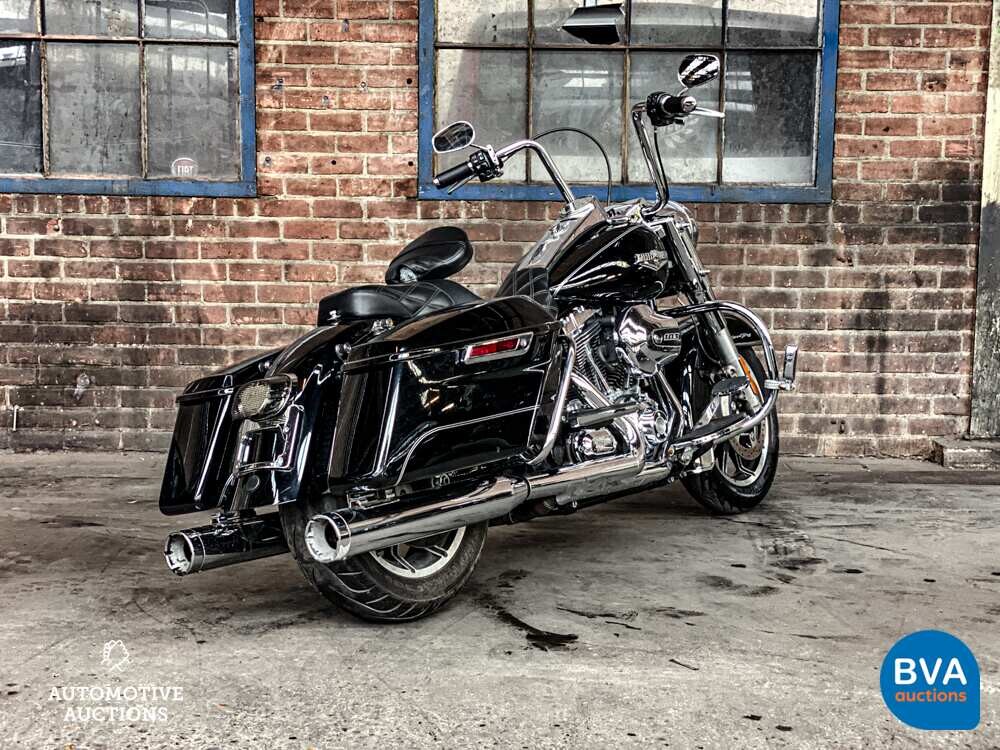2014 Harley Davidson Road King FLHR Cruiser.