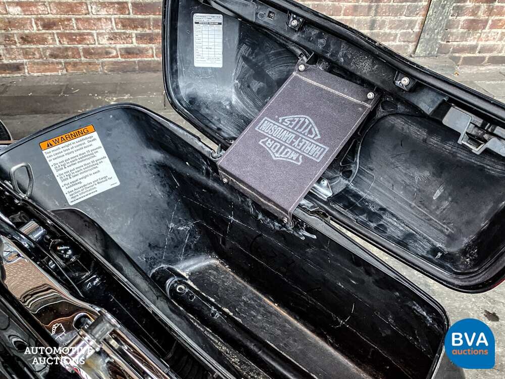 2014 Harley Davidson Road King FLHR Cruiser.