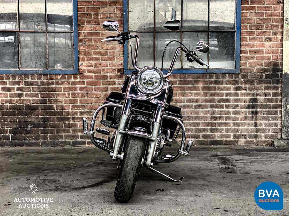 2014 Harley Davidson Road King FLHR Cruiser.