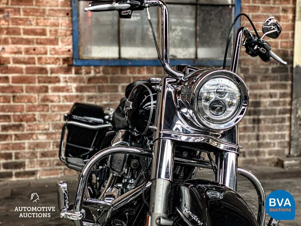 2014 Harley Davidson Road King FLHR Cruiser.