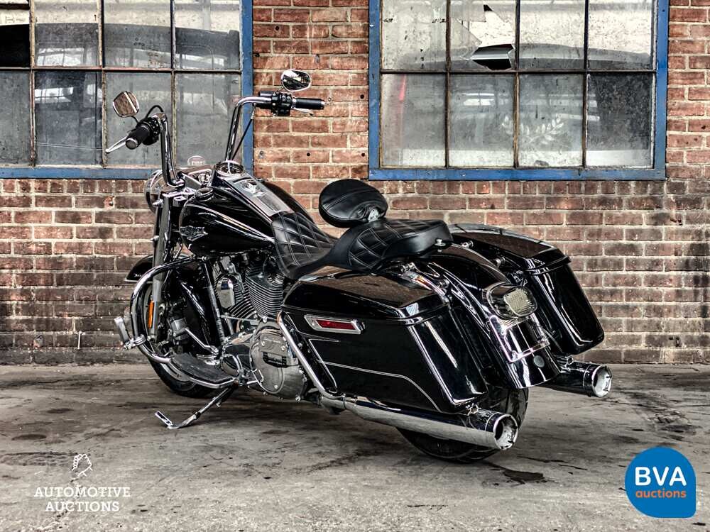 2014 Harley Davidson Road King FLHR Cruiser.