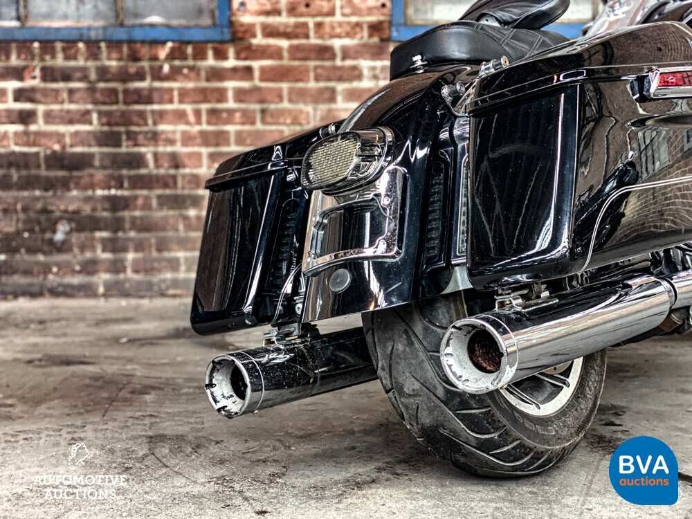 2014 Harley Davidson Road King FLHR Cruiser.