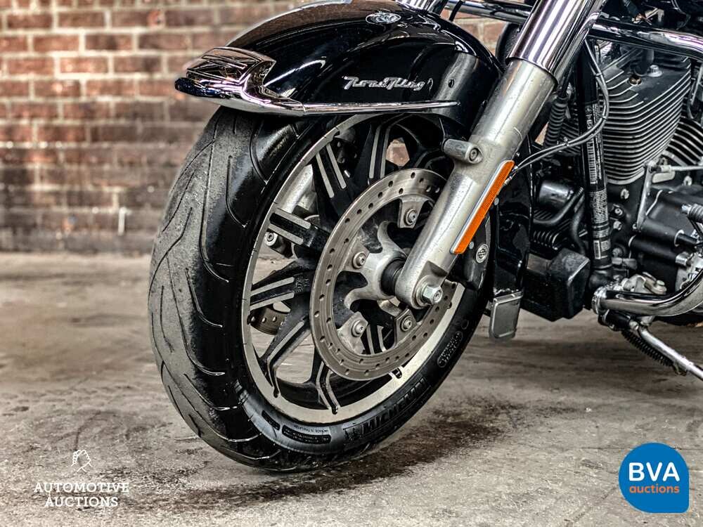 2014 Harley Davidson Road King FLHR Cruiser.