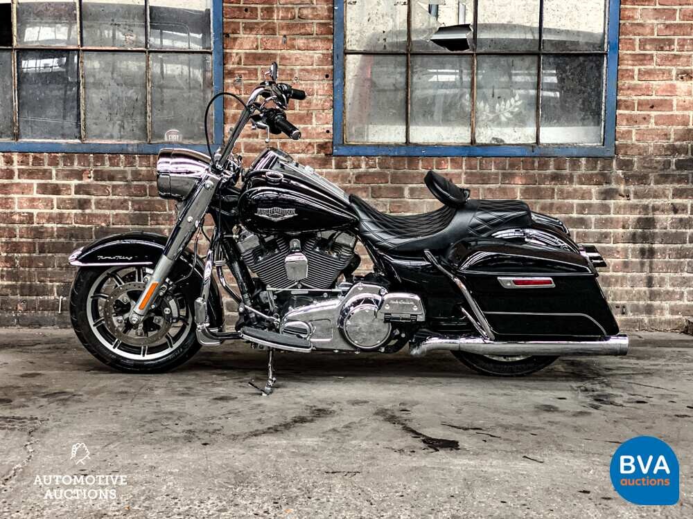 2014 Harley Davidson Road King FLHR Cruiser.