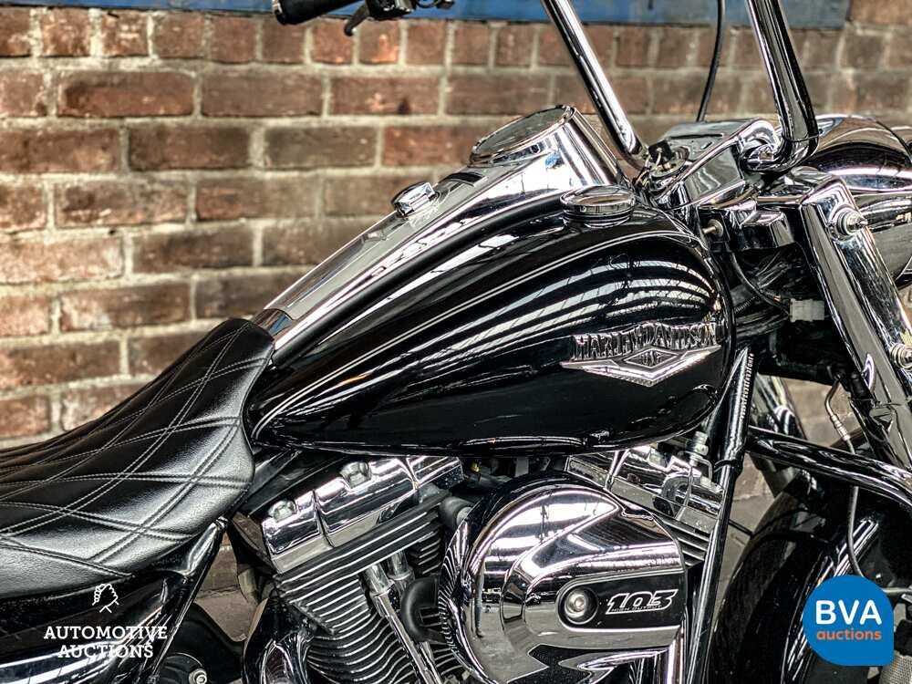 2014 Harley Davidson Road King FLHR Cruiser.