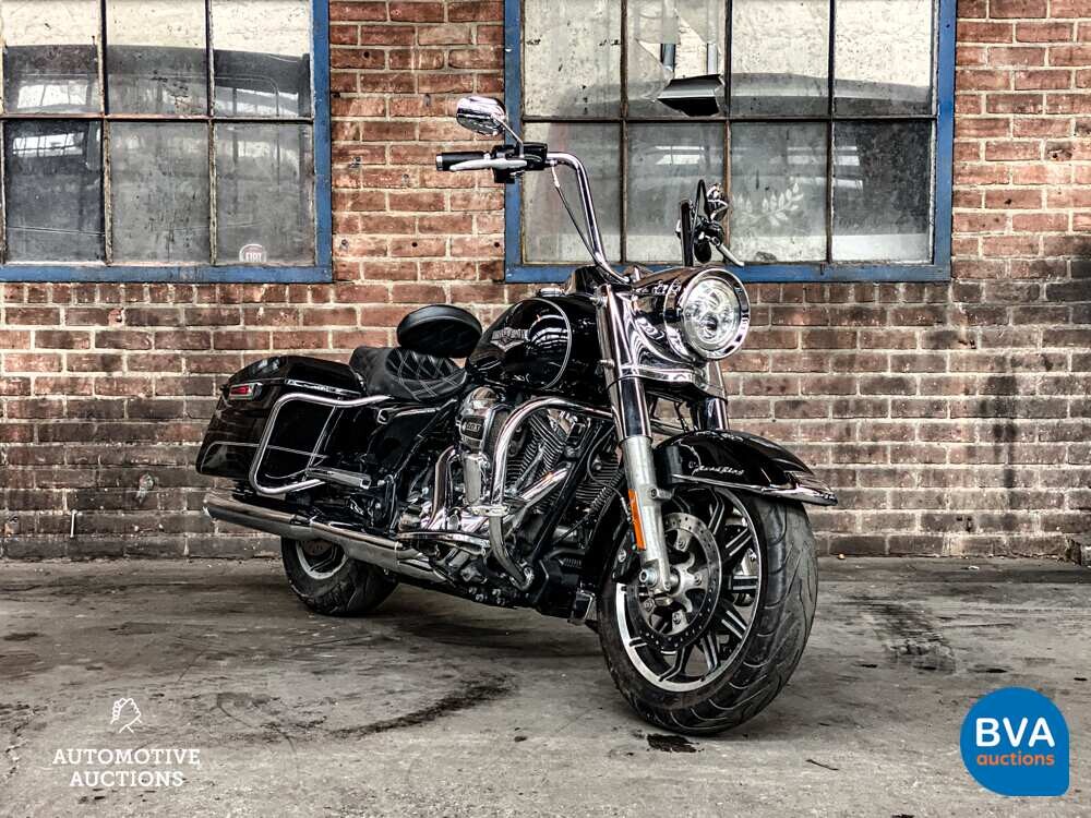 2014 Harley Davidson Road King FLHR Cruiser.