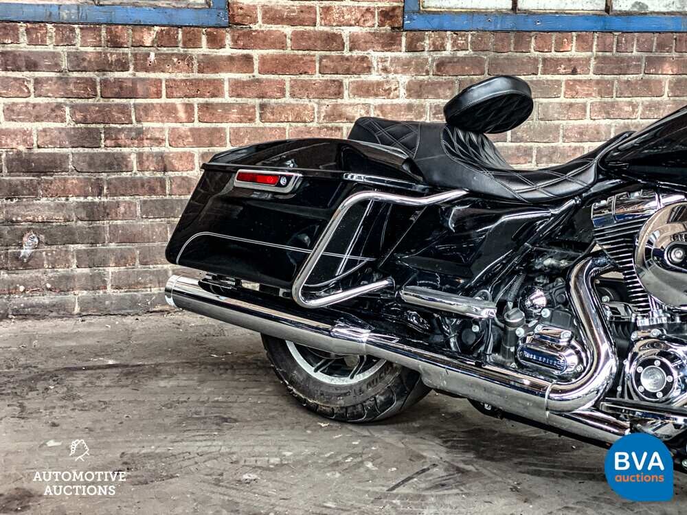 2014 Harley Davidson Road King FLHR Cruiser.