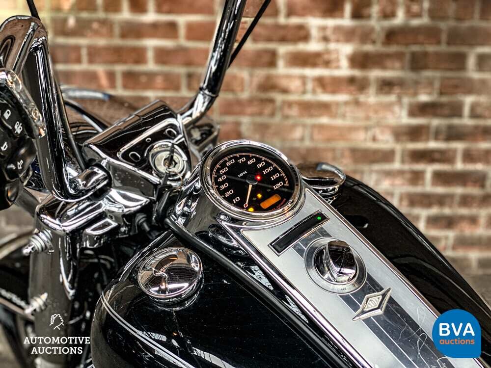 2014 Harley Davidson Road King FLHR Cruiser.