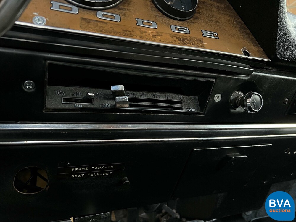 Ausweichen D200 5.9 182 PS 1974, 65-YD-23.