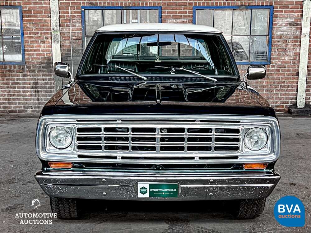 Ausweichen D200 5.9 182 PS 1974, 65-YD-23.