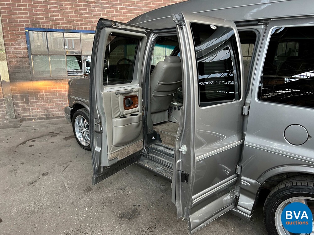 G.mr.c. Savana Camper Van 2008 GMC.