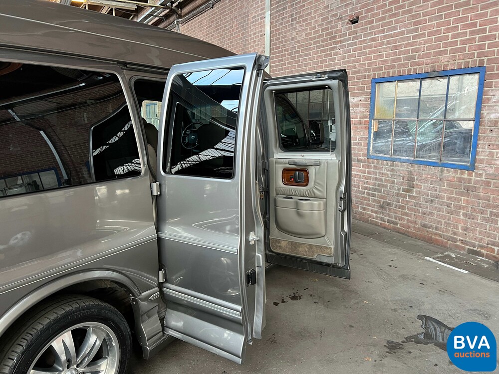 G.mr.c. Savana Camper Van 2008 GMC.