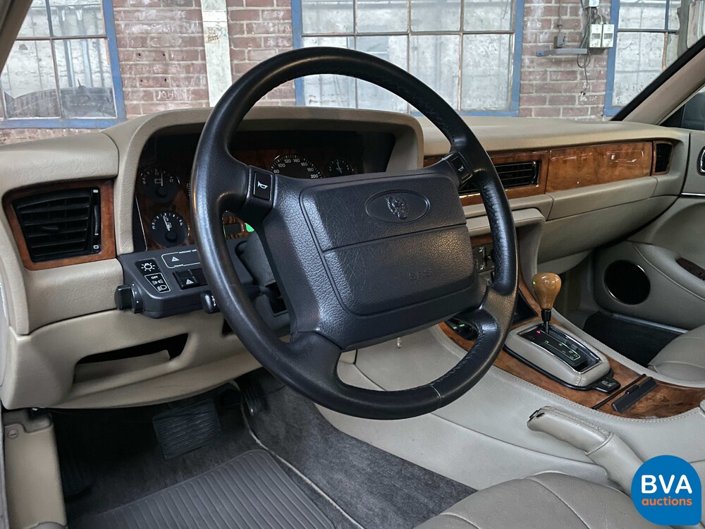 Jaguar XJ3.2 LE 203PS 1994 -Org. NL-, JJ-LX-16.