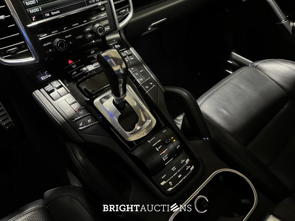 Porsche Cayenne S E-Hybrid 3.0 V6 416pk Sport-Chrono (Origineel-NL), HJ-798-D