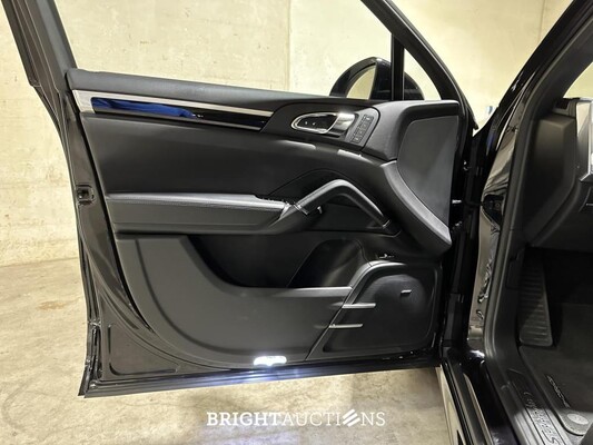 Porsche Cayenne S E-Hybrid 3.0 V6 416pk Sport-Chrono (Origineel-NL), HJ-798-D