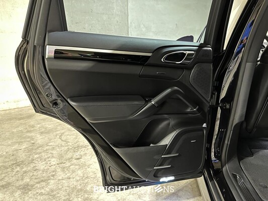 Porsche Cayenne S E-Hybrid 3.0 V6 416pk Sport-Chrono (Origineel-NL), HJ-798-D