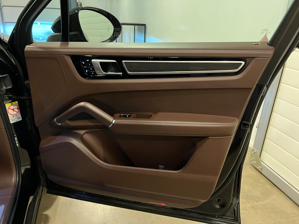 Porsche Cayenne E-Hybrid 3.0 V6 -NW MODELL- 462PS 2018 SportChrono -Org. NL-, TL-795-R.