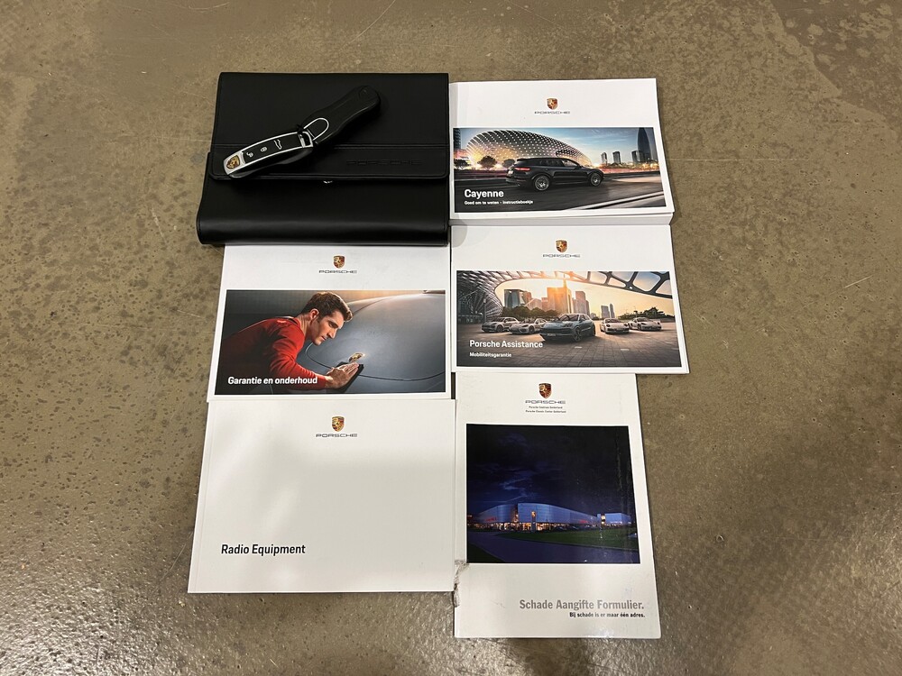 Porsche Cayenne E-Hybrid 3.0 V6 -NW MODELL- 462PS 2018 SportChrono -Org. NL-, TL-795-R.