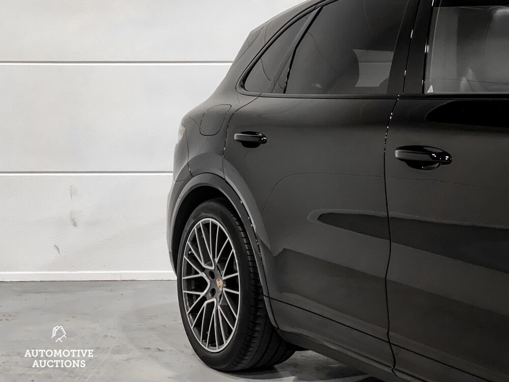 Porsche Cayenne E-Hybrid 3.0 V6 -NW MODELL- 462PS 2018 SportChrono -Org. NL-, TL-795-R.