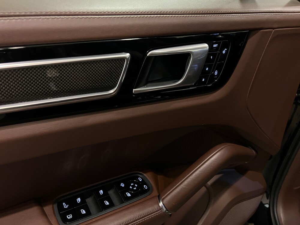 Porsche Cayenne E-Hybrid 3.0 V6 -NW MODELL- 462PS 2018 SportChrono -Org. NL-, TL-795-R.